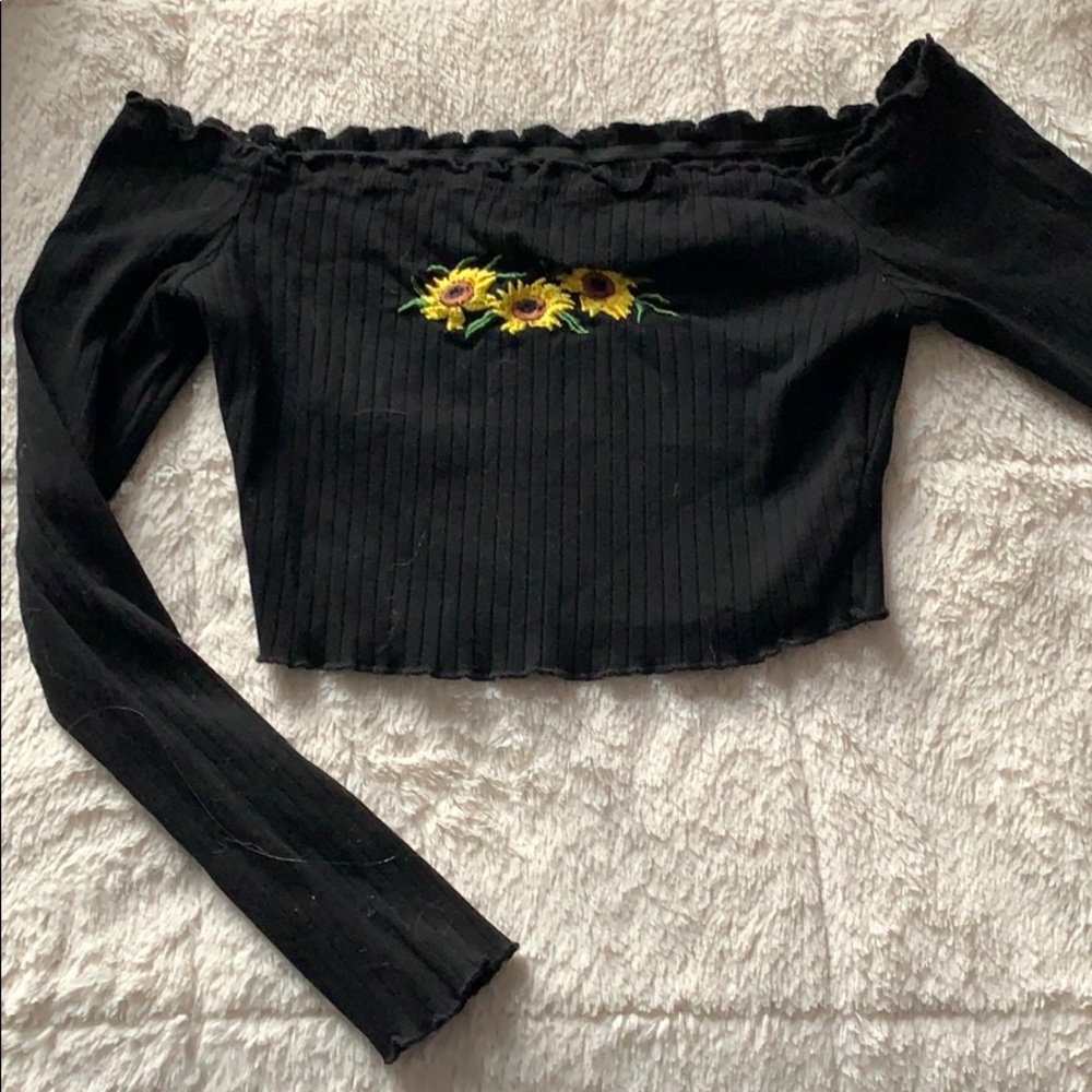 black sunflower croptop